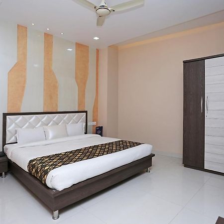 Oyo 10360 Hotel Grand Manoranjan Gorakhpur Εξωτερικό φωτογραφία