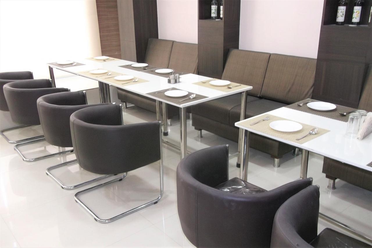 Oyo 10360 Hotel Grand Manoranjan Gorakhpur Εξωτερικό φωτογραφία