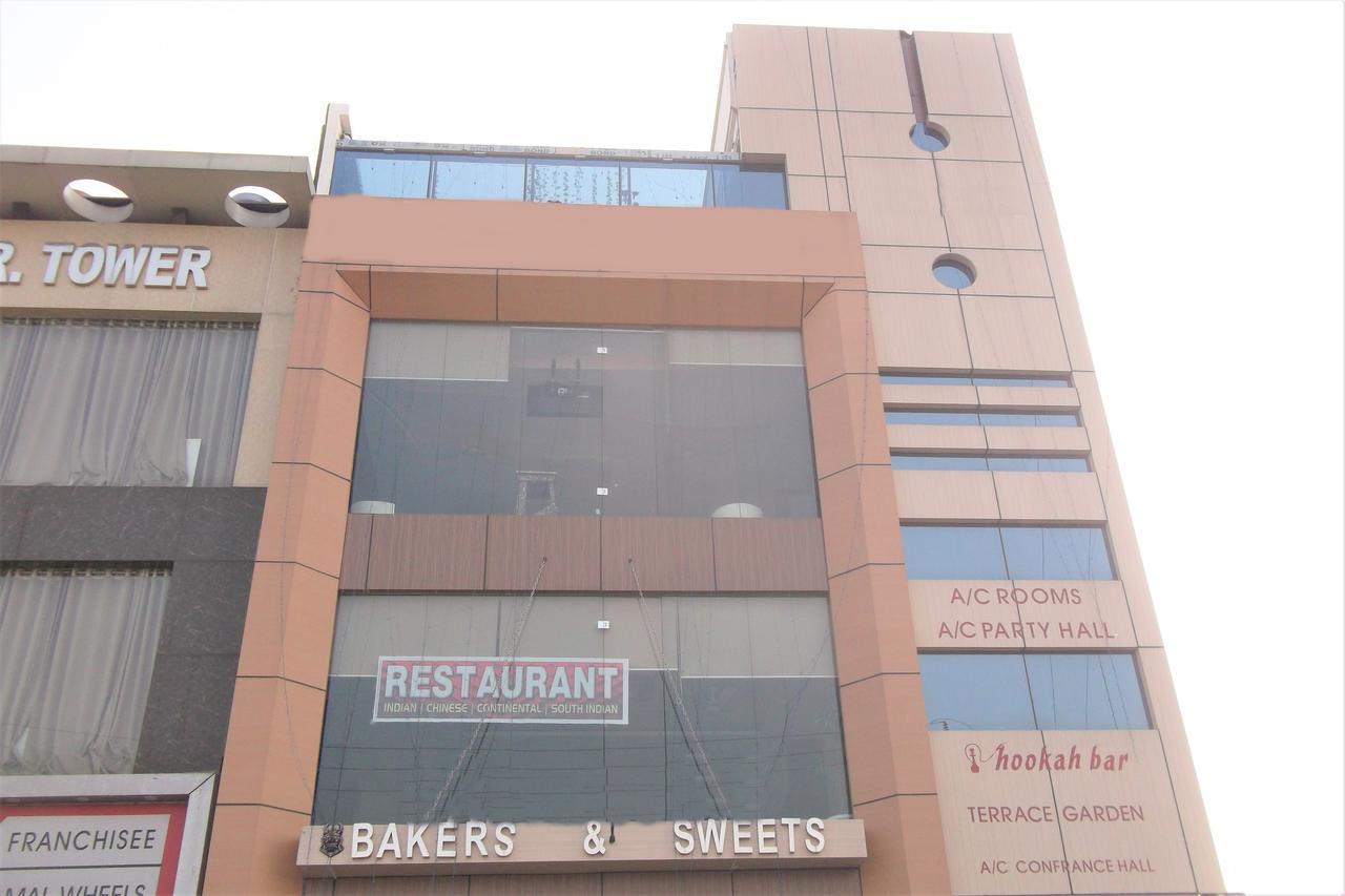 Oyo 10360 Hotel Grand Manoranjan Gorakhpur Εξωτερικό φωτογραφία