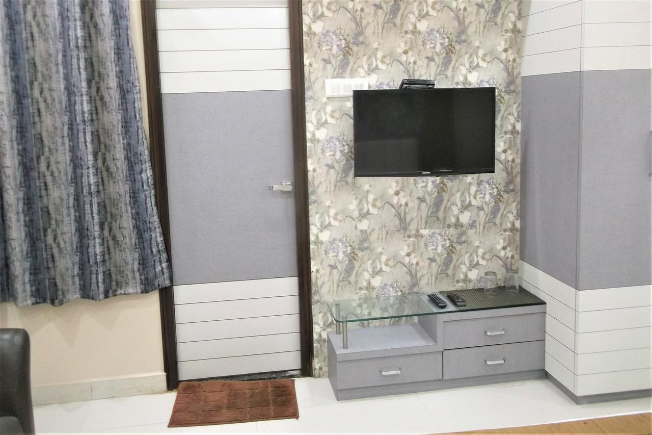 Oyo 10360 Hotel Grand Manoranjan Gorakhpur Εξωτερικό φωτογραφία