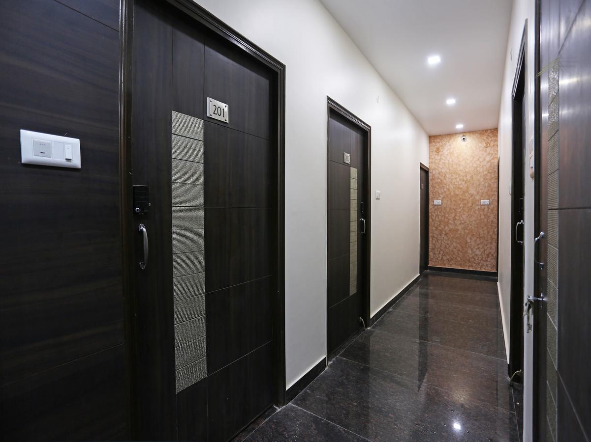 Oyo 10360 Hotel Grand Manoranjan Gorakhpur Εξωτερικό φωτογραφία