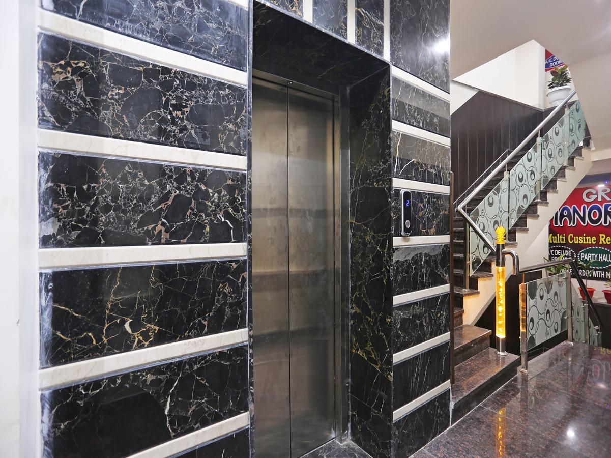 Oyo 10360 Hotel Grand Manoranjan Gorakhpur Εξωτερικό φωτογραφία