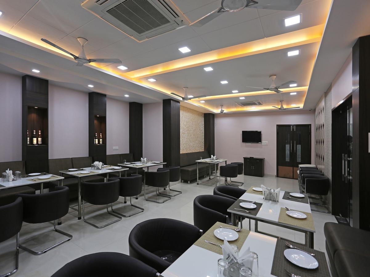 Oyo 10360 Hotel Grand Manoranjan Gorakhpur Εξωτερικό φωτογραφία
