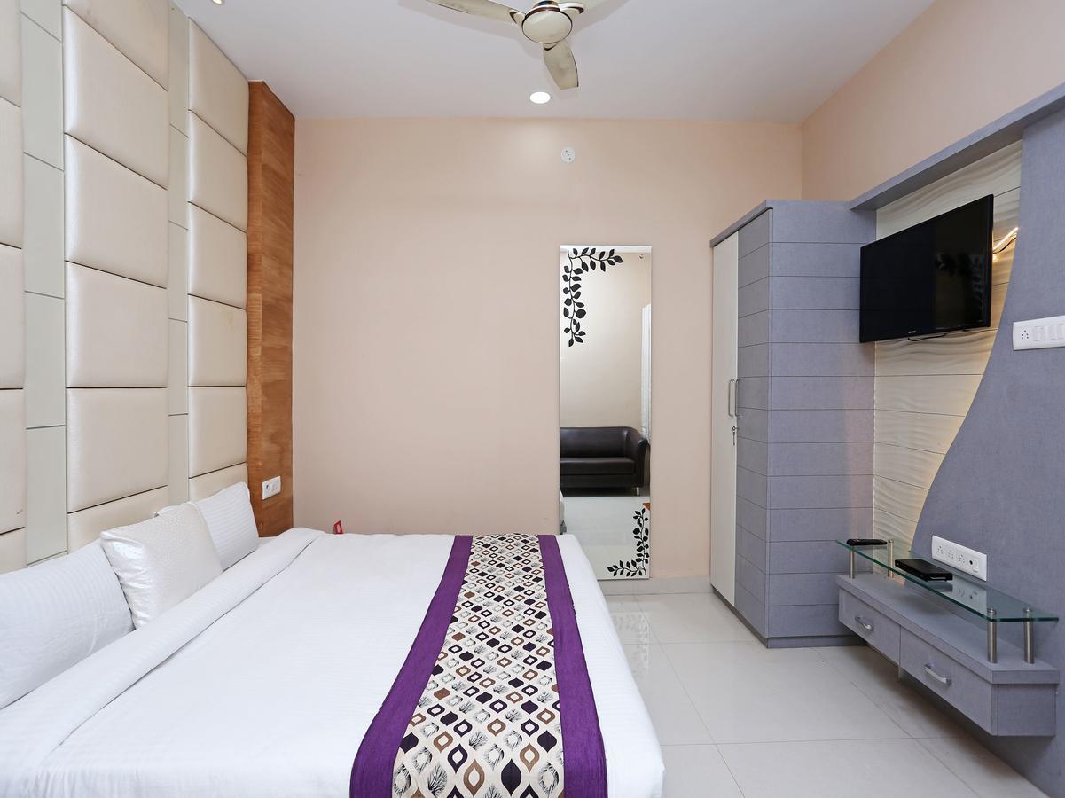 Oyo 10360 Hotel Grand Manoranjan Gorakhpur Εξωτερικό φωτογραφία