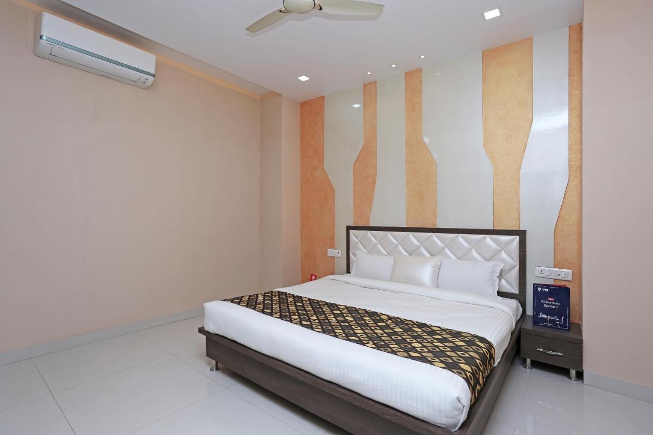 Oyo 10360 Hotel Grand Manoranjan Gorakhpur Εξωτερικό φωτογραφία
