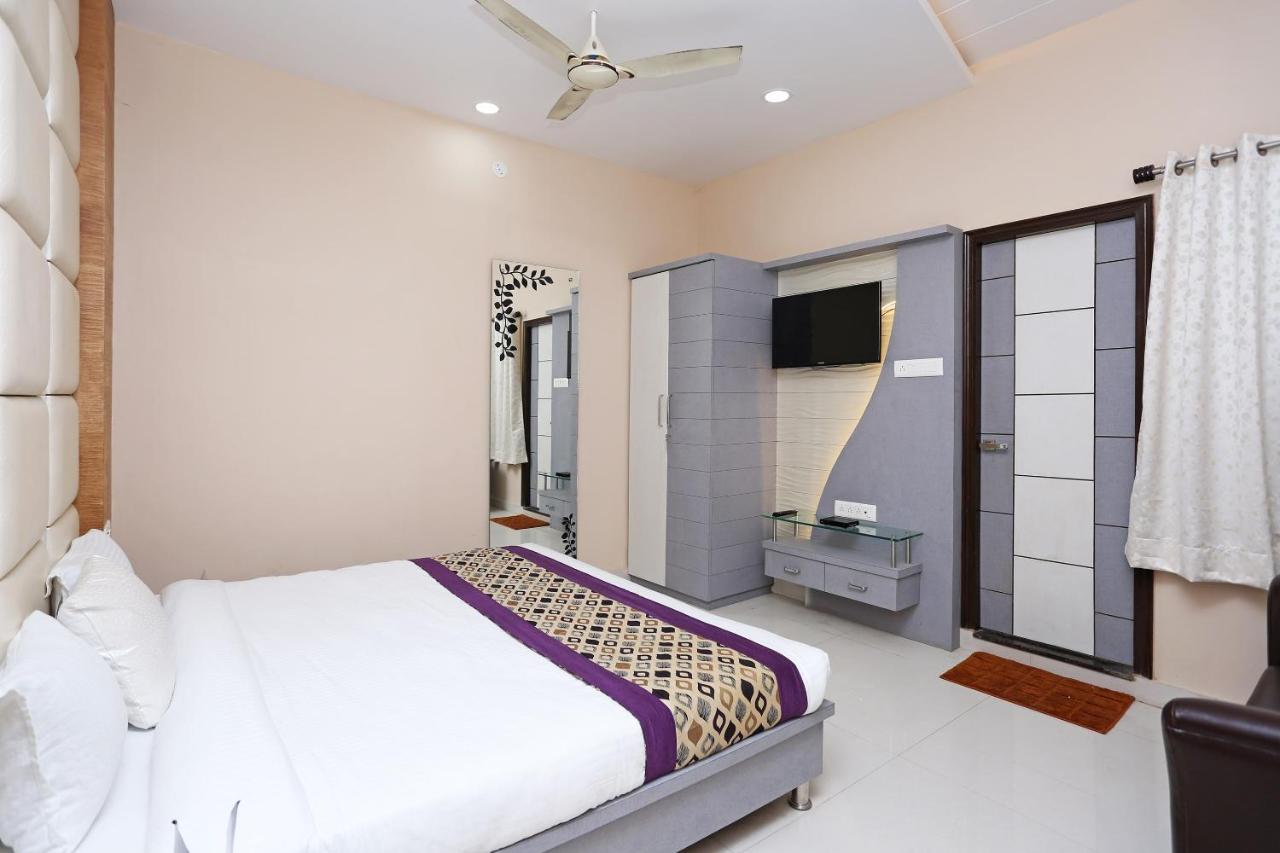 Oyo 10360 Hotel Grand Manoranjan Gorakhpur Εξωτερικό φωτογραφία