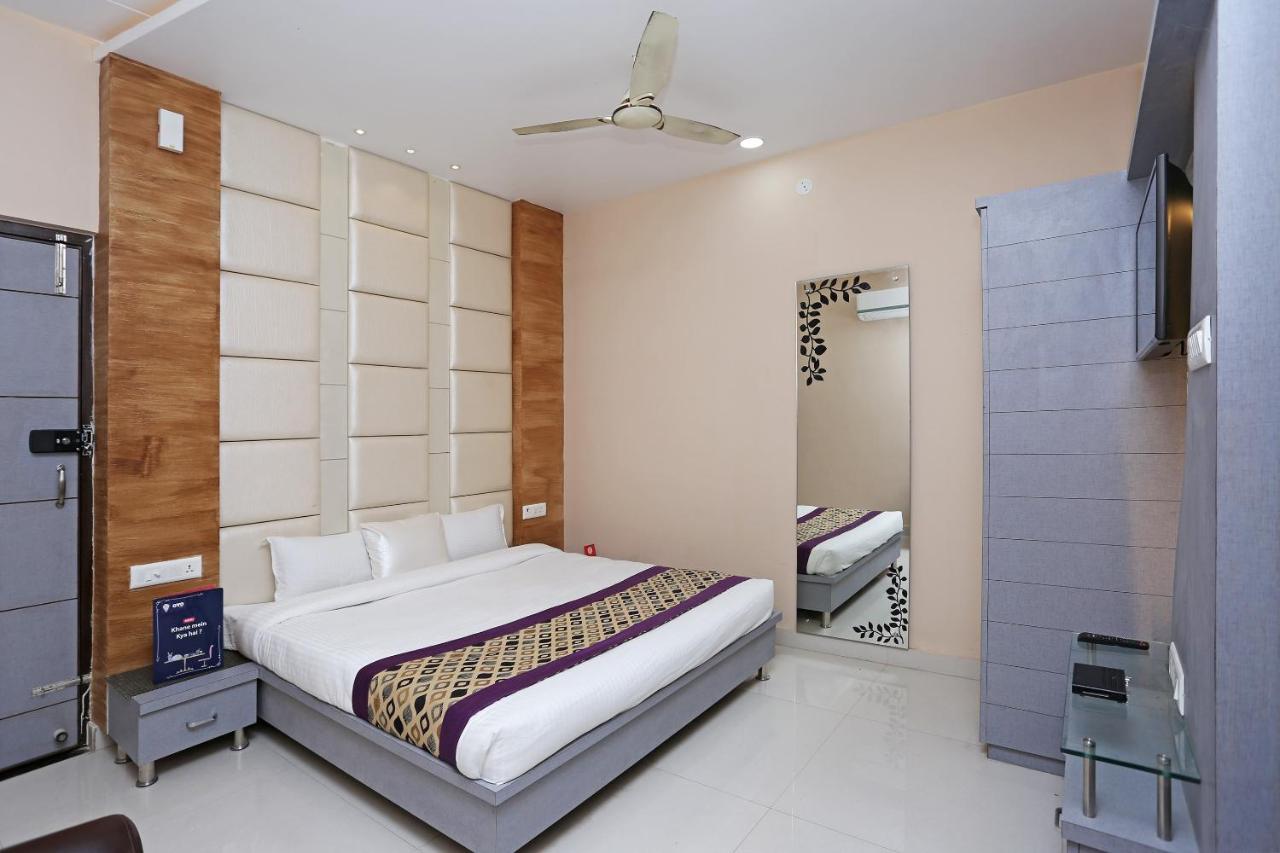 Oyo 10360 Hotel Grand Manoranjan Gorakhpur Εξωτερικό φωτογραφία