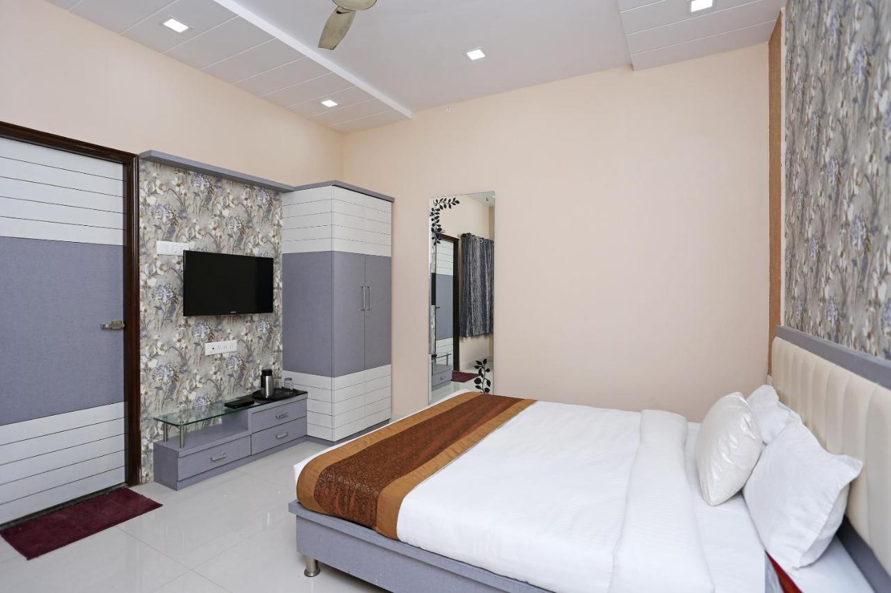 Oyo 10360 Hotel Grand Manoranjan Gorakhpur Εξωτερικό φωτογραφία