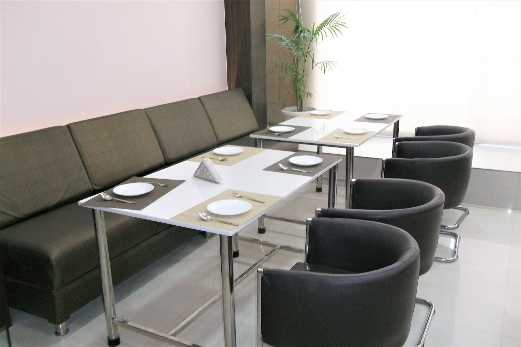 Oyo 10360 Hotel Grand Manoranjan Gorakhpur Εξωτερικό φωτογραφία