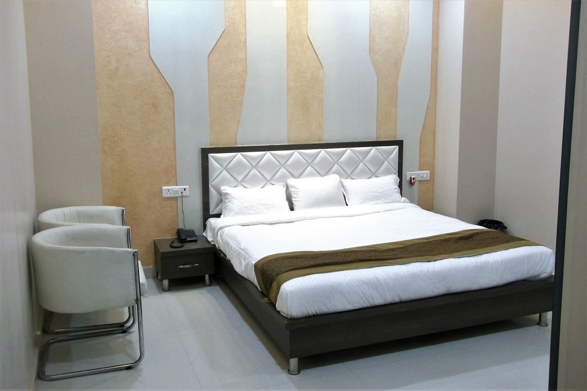 Oyo 10360 Hotel Grand Manoranjan Gorakhpur Εξωτερικό φωτογραφία